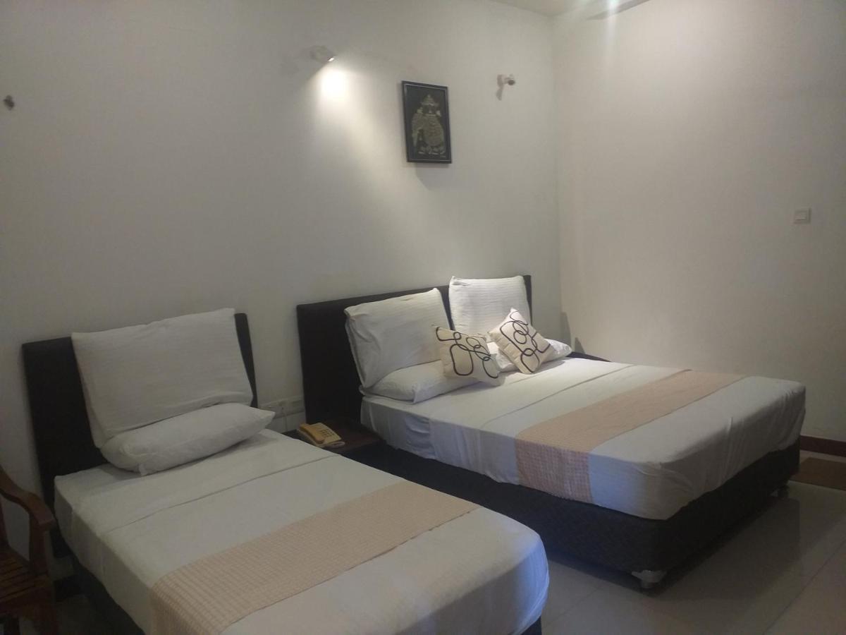 De Mansion Hotels Katugastota 외부 사진
